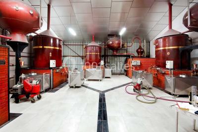 Miniature Location salle La Brée-les-Bains (Charente-Maritime) - Ile d'Oléron Vignoble Pinard Maxime #23 Salle de distillation avec alambics en cuivre, équipements en acier inoxydable et sol carrelé clair.