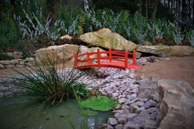 Miniature Partie du jardin chinois Une affiche décrivant une offre de mariage ’Formule Prestige’ avec détails sur services inclus et prix, sur fond décoratif…