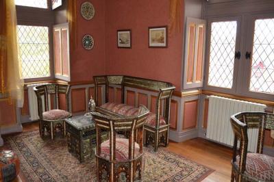 Miniature salon chambre Shéhérazade Une affiche décrivant une offre de mariage ’Formule Prestige’ avec détails sur services inclus et prix, sur fond décoratif…