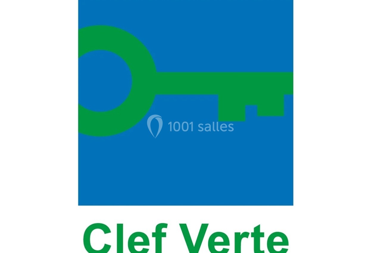 Logo de la Clef Verte avec une clé verte stylisée sur fond bleu et le texte ’Clef Verte’ en dessous.