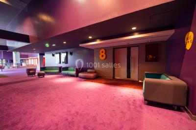 Miniature Location salle Caen (Calvados) - Pathé Les Rives de l'Orne #12 Intérieur d'un bâtiment moderne avec escalier, rambardes en métal, murs colorés et grandes baies vitrées.