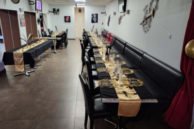 Miniature Location salle La Penne-sur-Huveaune (Bouches-du-Rhône) - Le Pajuto #3 Gâteau à deux étages décoré sur le thème de la série Peaky Blinders, avec des accessoires et détails vintage.