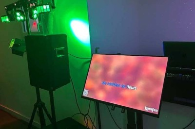 Miniature Location salle La Penne-sur-Huveaune (Bouches-du-Rhône) - Le Pajuto #23 Gâteau à deux étages décoré sur le thème de la série Peaky Blinders, avec des accessoires et détails vintage.