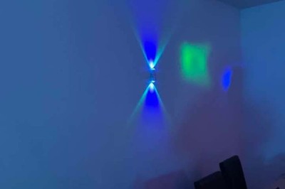 Miniature Location salle La Penne-sur-Huveaune (Bouches-du-Rhône) - Le Pajuto #25 Gâteau à deux étages décoré sur le thème de la série Peaky Blinders, avec des accessoires et détails vintage.