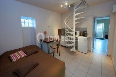 Miniature Location salle Saints (Seine-et-Marne) - Domaine Les Aulnois #37 Deux réfrigérateurs professionnels vides dans une pièce carrelée avec une table en inox au premier plan.