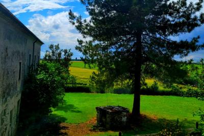 Miniature Location salle Saints (Seine-et-Marne) - Domaine Les Aulnois #30 Deux réfrigérateurs professionnels vides dans une pièce carrelée avec une table en inox au premier plan.