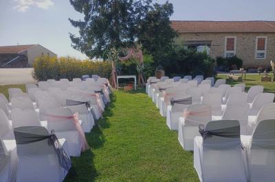 Miniature Location salle Saints (Seine-et-Marne) - Domaine Les Aulnois #14 Deux réfrigérateurs professionnels vides dans une pièce carrelée avec une table en inox au premier plan.
