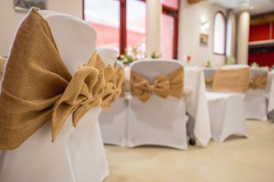 Véranda et jardin installés pour une cérémonie, La Croisée des Possibles