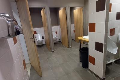 Véranda et jardin installés pour une cérémonie, La Croisée des Possibles