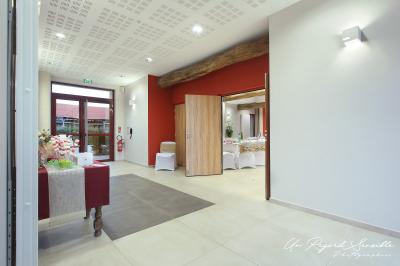 Véranda et jardin installés pour une cérémonie, La Croisée des Possibles