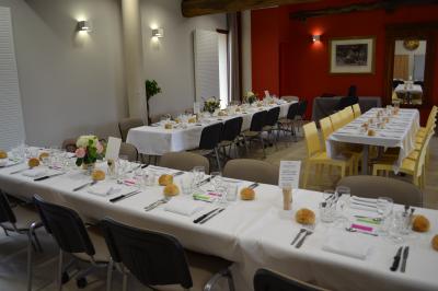 Véranda et jardin installés pour une cérémonie, La Croisée des Possibles