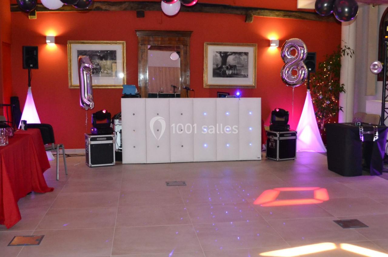 Anniversaire 18 ans Salle installée DJ accueilli par La Croisée des Possibles