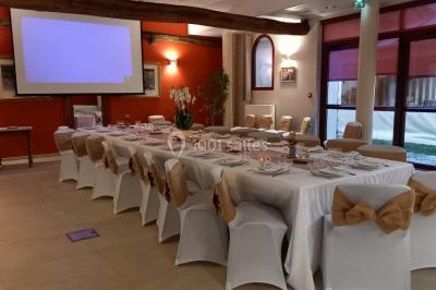 Véranda et jardin installés pour une cérémonie, La Croisée des Possibles