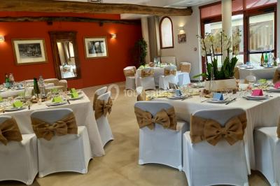 Véranda et jardin installés pour une cérémonie, La Croisée des Possibles