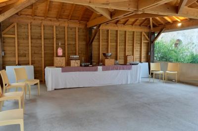 Véranda et jardin installés pour une cérémonie, La Croisée des Possibles