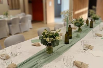 Véranda et jardin installés pour une cérémonie, La Croisée des Possibles