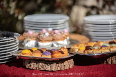 Véranda et jardin installés pour une cérémonie, La Croisée des Possibles