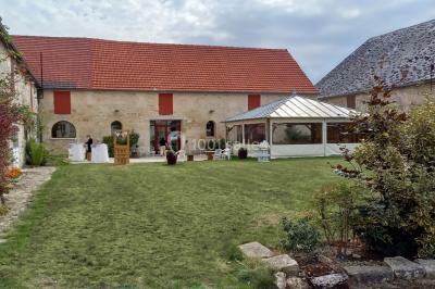 Véranda et jardin installés pour une cérémonie, La Croisée des Possibles