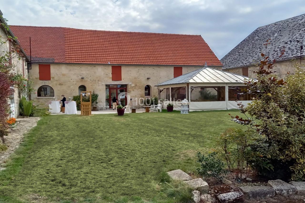 Extérieurs installés pour un déjeuner d'anniversaire 80 ans La Croisée des Possibles Oise