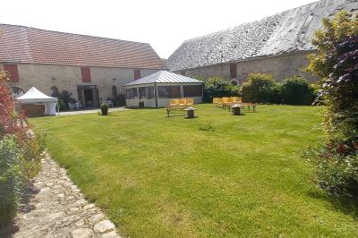 Véranda et jardin installés pour une cérémonie, La Croisée des Possibles