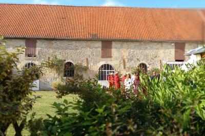 Véranda et jardin installés pour une cérémonie, La Croisée des Possibles