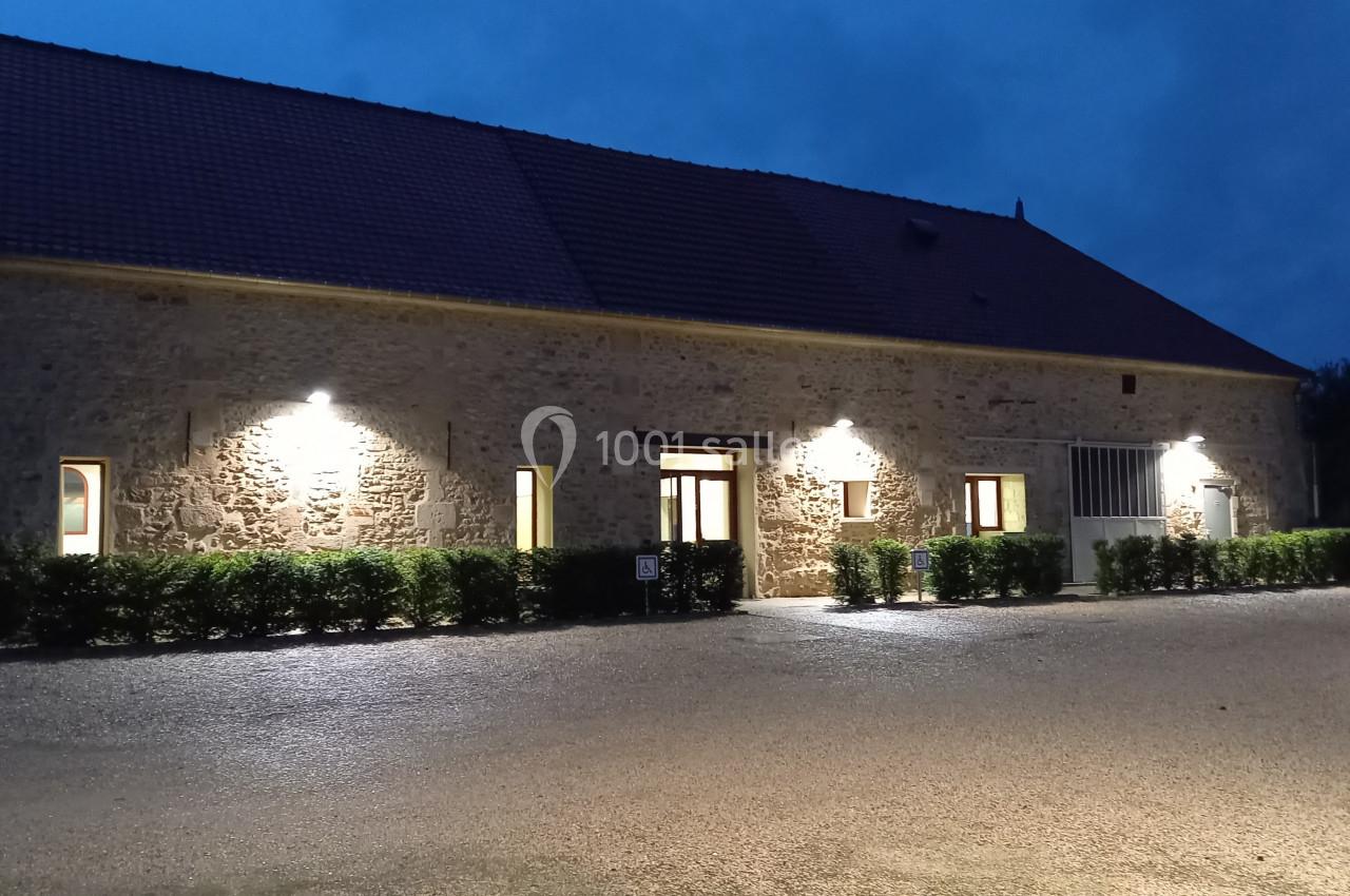 Parking 22 places éclairé le soir La Croisée des Possibles Oise