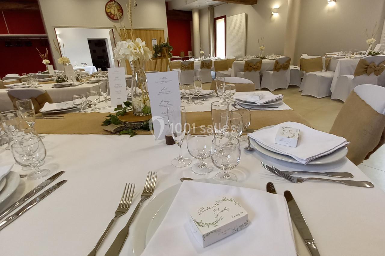 Salle dressée pour un mariage, par La Croisée des Possibles Oise, Crépy-en-Valois