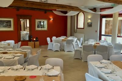 Véranda et jardin installés pour une cérémonie, La Croisée des Possibles