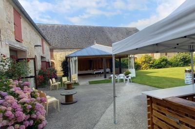 Véranda et jardin installés pour une cérémonie, La Croisée des Possibles