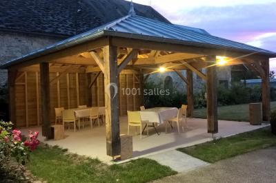 Véranda et jardin installés pour une cérémonie, La Croisée des Possibles