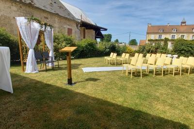 Véranda et jardin installés pour une cérémonie, La Croisée des Possibles