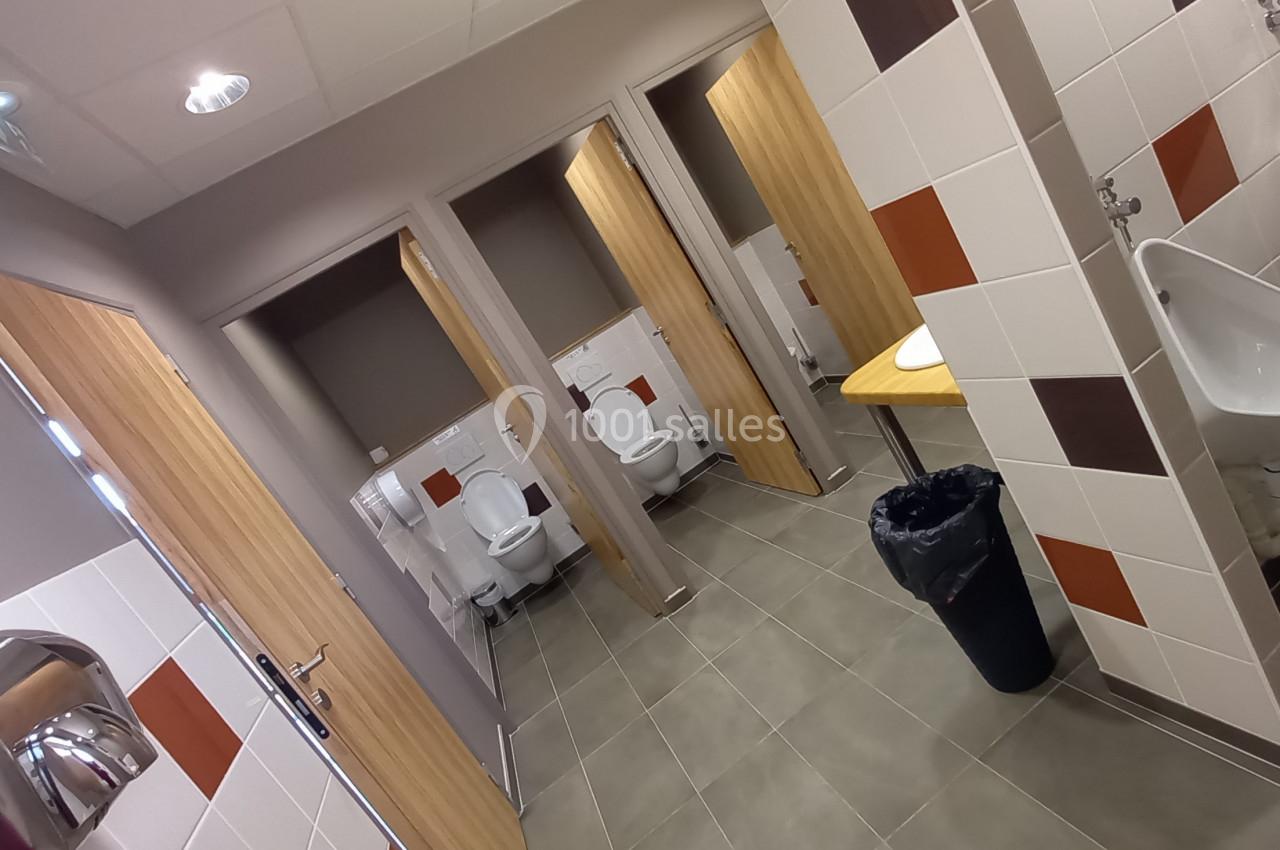 6 toilettes dont 1 PMR La Croisée des Possibles Oise