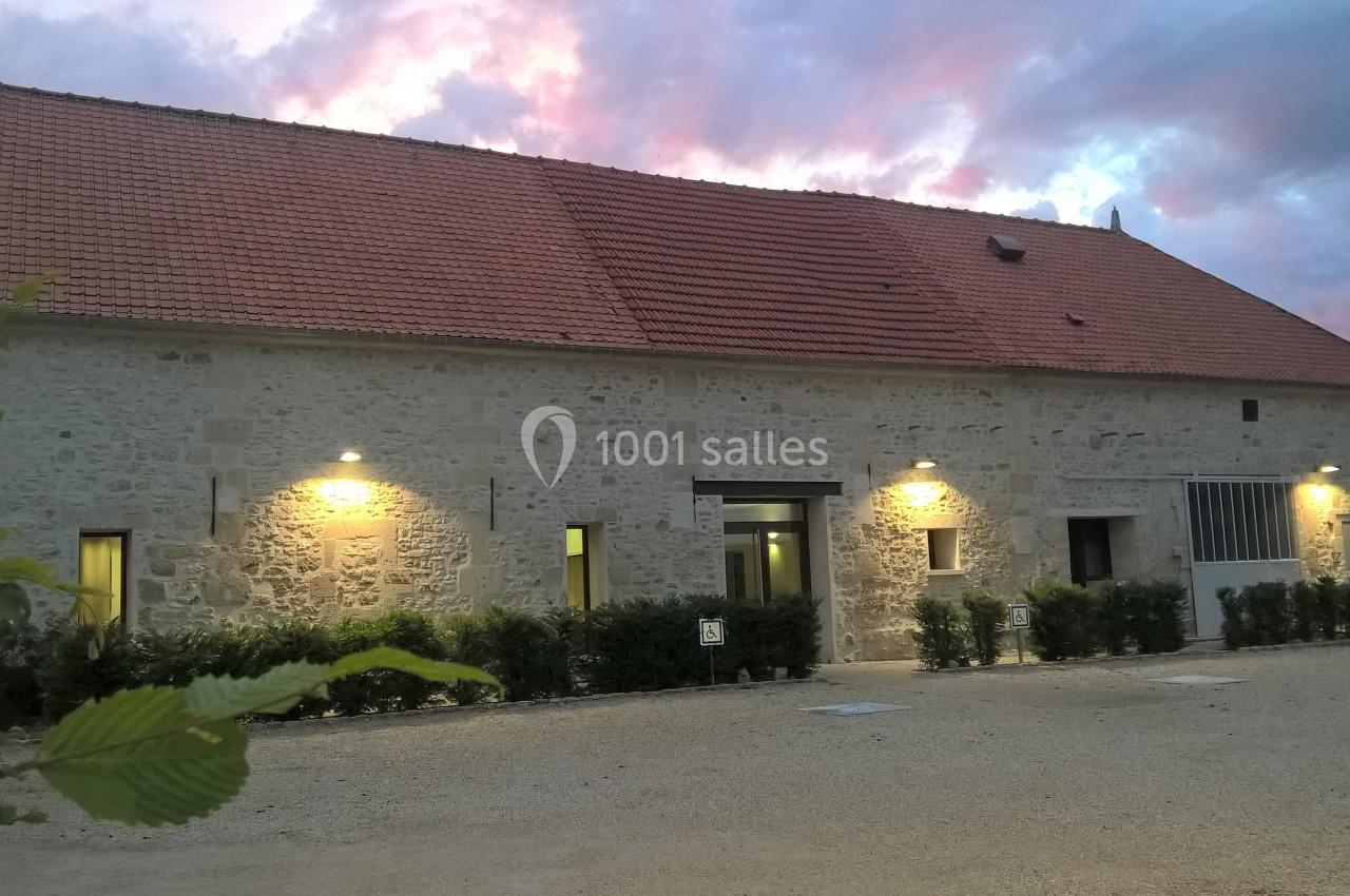 Parking principal éclairé ERP et PMR à La Croisée des Possibles Oise