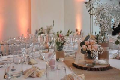 Miniature Location salle Champdieu (Loire) - Domaine de Villeroy #3 Escalier extérieur en pierre éclairé par des lumières LED, devant une maison au crépuscule avec des arbres environnants.