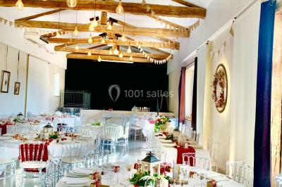 Miniature Location salle Champdieu (Loire) - Domaine de Villeroy #24 Escalier extérieur en pierre éclairé par des lumières LED, devant une maison au crépuscule avec des arbres environnants.
