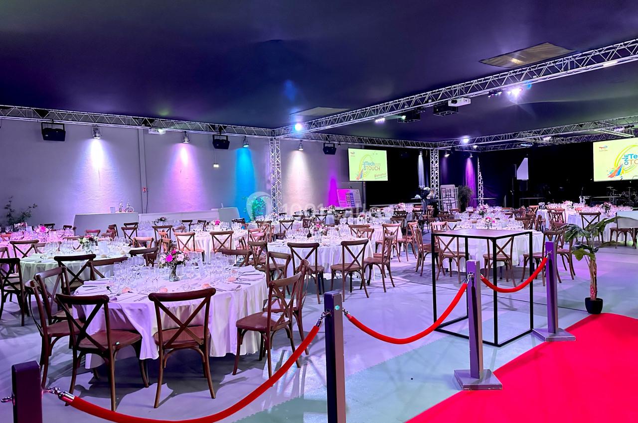 Repas assis pour 200 personnes au Hall VIP