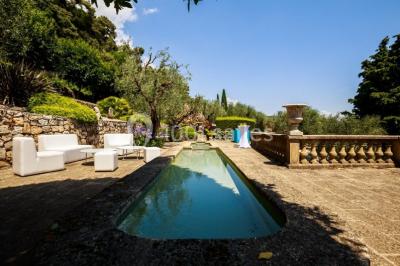 Domaine de la Mouissone Domaine de la Mouissone