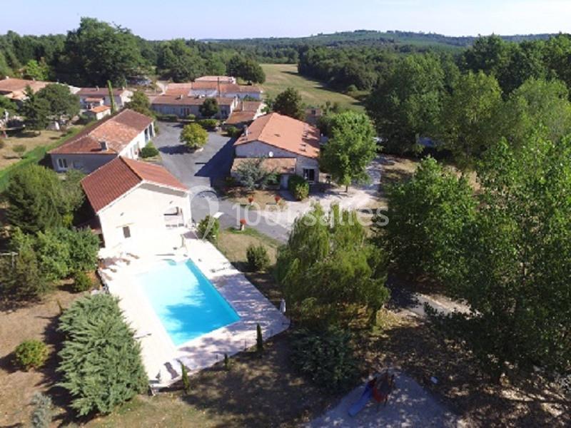 Location salle Oriolles (Charente) - Les Baronnies #1