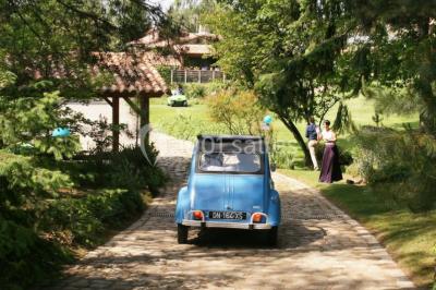 Logo du Domaine Les 3 Rivages avec des ornements décoratifs et la mention ’Réceptions & Séminaires’.