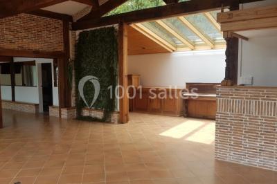 Logo du Domaine Les 3 Rivages avec des ornements décoratifs et la mention ’Réceptions & Séminaires’.