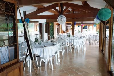 Logo du Domaine Les 3 Rivages avec des ornements décoratifs et la mention ’Réceptions & Séminaires’.