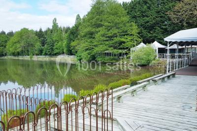 Logo du Domaine Les 3 Rivages avec des ornements décoratifs et la mention ’Réceptions & Séminaires’.