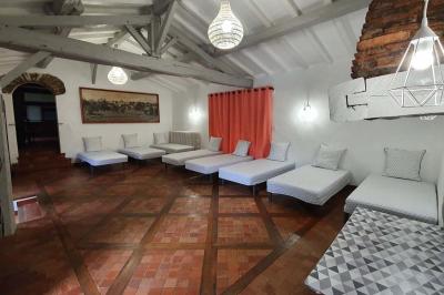 Logo du Domaine Les 3 Rivages avec des ornements décoratifs et la mention ’Réceptions & Séminaires’.