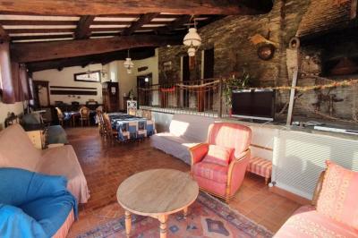 Logo du Domaine Les 3 Rivages avec des ornements décoratifs et la mention ’Réceptions & Séminaires’.