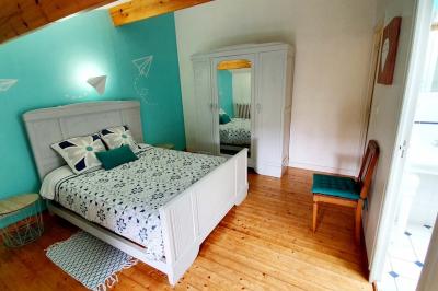 Logo du Domaine Les 3 Rivages avec des ornements décoratifs et la mention ’Réceptions & Séminaires’.