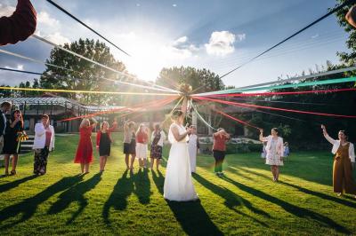 Logo du Domaine Les 3 Rivages avec des ornements décoratifs et la mention ’Réceptions & Séminaires’.