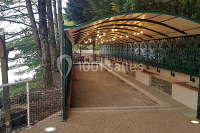 Logo du Domaine Les 3 Rivages avec des ornements décoratifs et la mention ’Réceptions & Séminaires’.