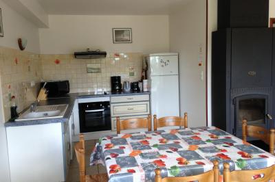 Vue aérienne d'un parc avec bâtiments numérotés, espaces verts, arbres, et un terrain de golf.