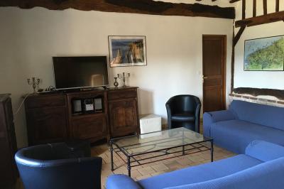 Vue aérienne d'un parc avec bâtiments numérotés, espaces verts, arbres, et un terrain de golf.