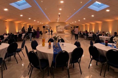 Miniature Location salle Villejuif (Val-de-Marne) - Palais de l'Épi d'Or #58 Cuisine professionnelle avec plan de travail en marbre, évier inox, lave-vaisselle industriel et réfrigérateurs en acier…